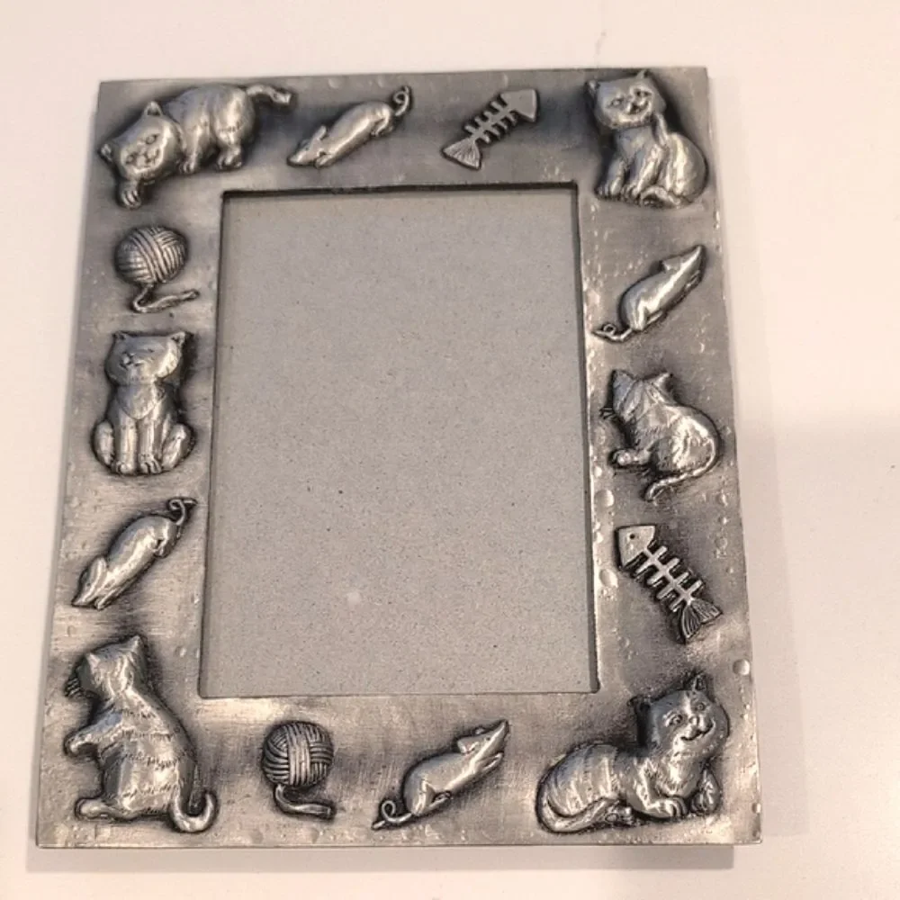 Pewter Tone Cat and Mouse Picture Photo Frame